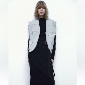 Zara VEST WITH POCKETS. Gray. Size M-L. New with Tags.